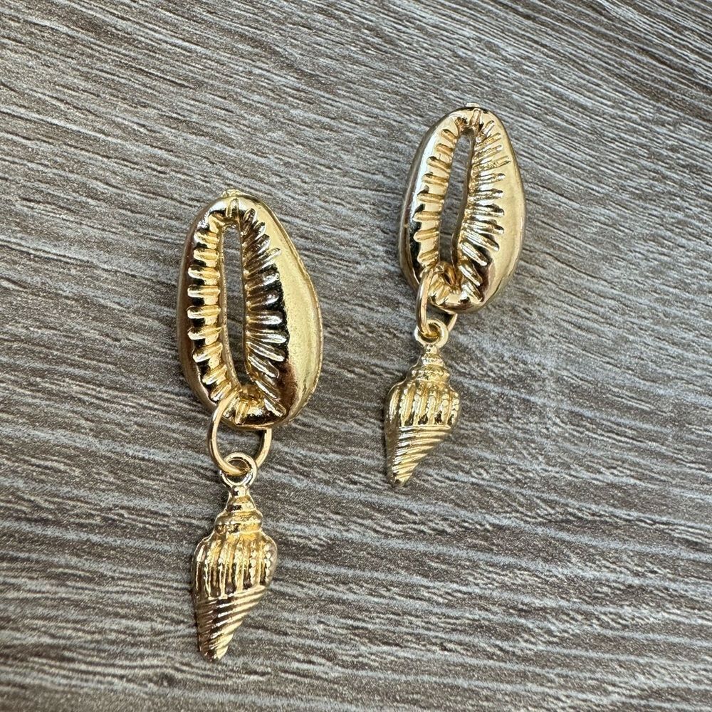 Seashell earrings N409